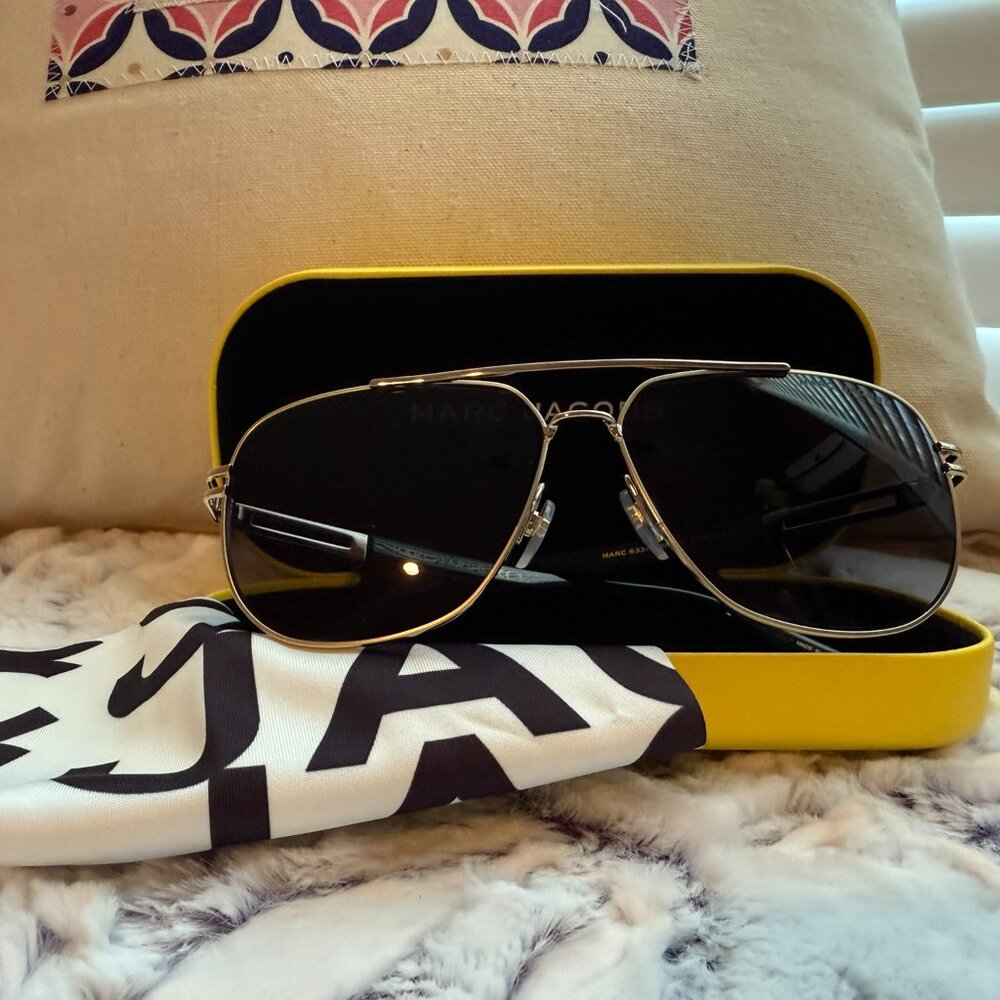 *FULL INCLUSION* MARC JACOBS Aviator Sunglasses